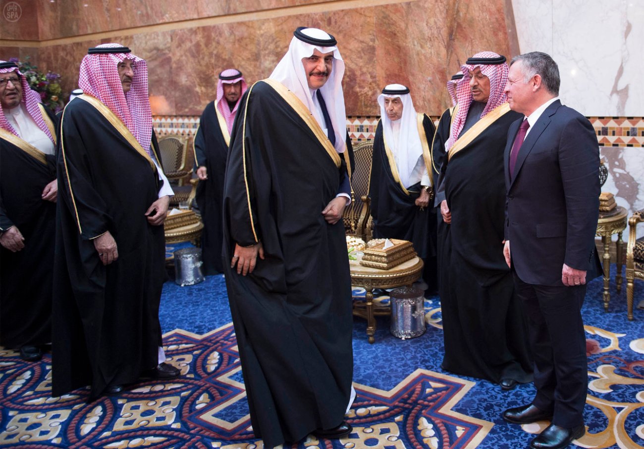 خادم الحرمين الشريفين يعقد جلسة مباحثات رسمية مع ملك الأردن