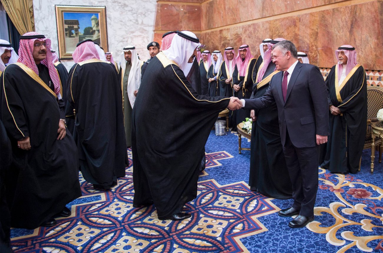 خادم الحرمين الشريفين يعقد جلسة مباحثات رسمية مع ملك الأردن