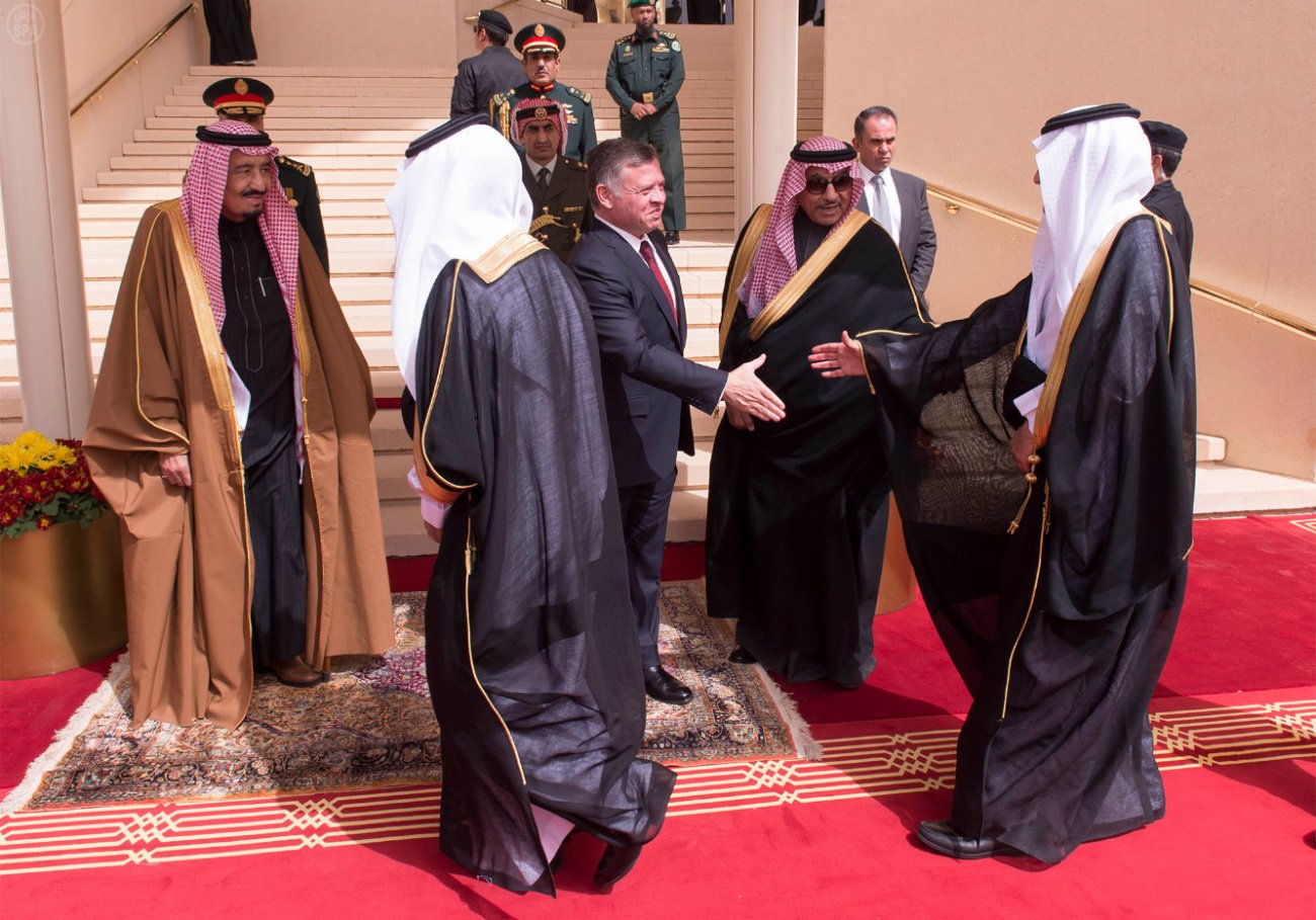 خادم الحرمين الشريفين يعقد جلسة مباحثات رسمية مع ملك الأردن