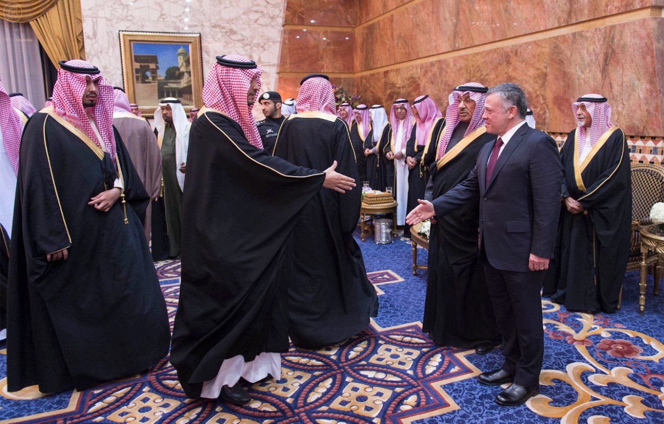 خادم الحرمين الشريفين يعقد جلسة مباحثات رسمية مع ملك الأردن