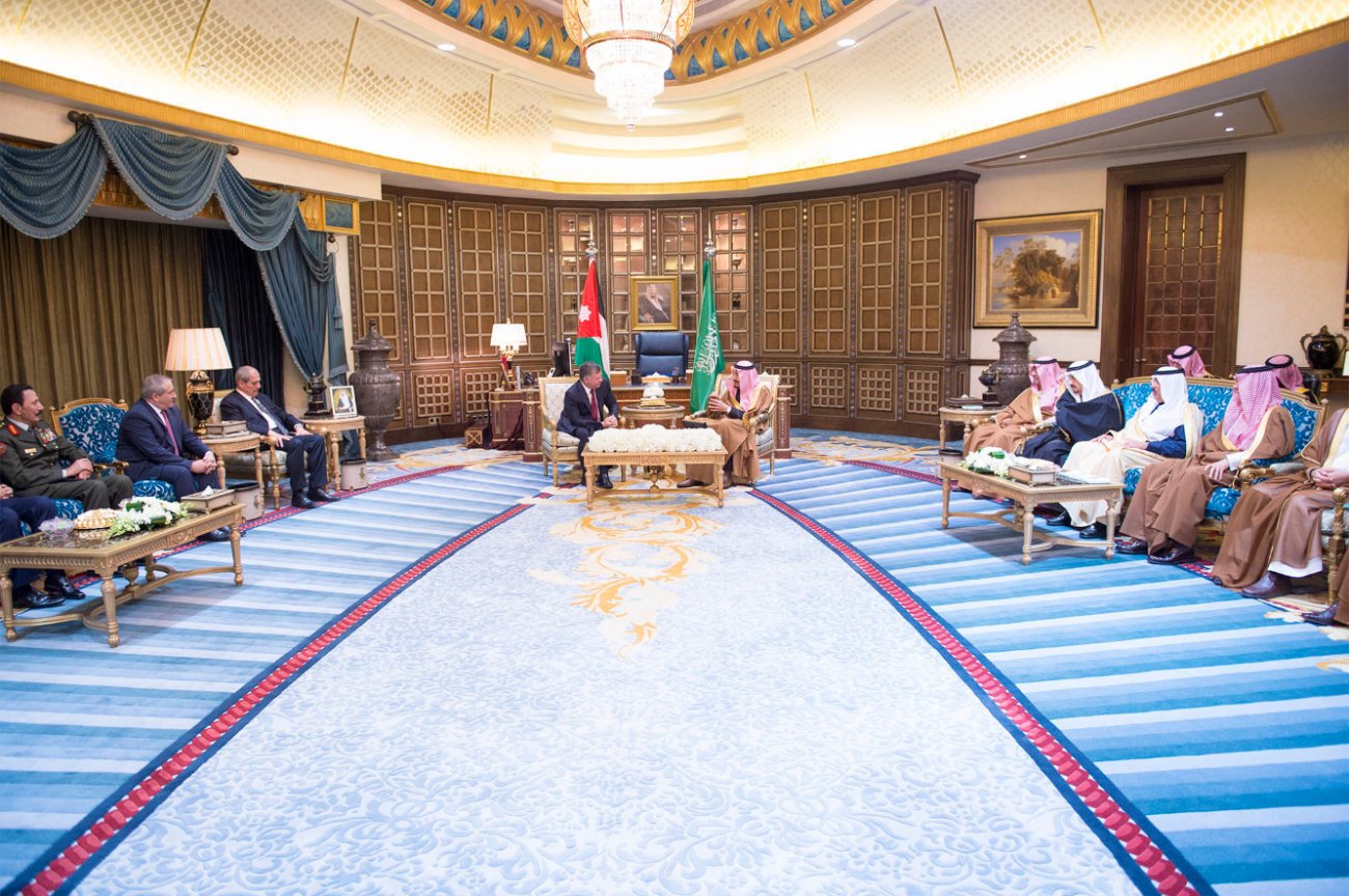خادم الحرمين الشريفين يعقد جلسة مباحثات رسمية مع ملك الأردن