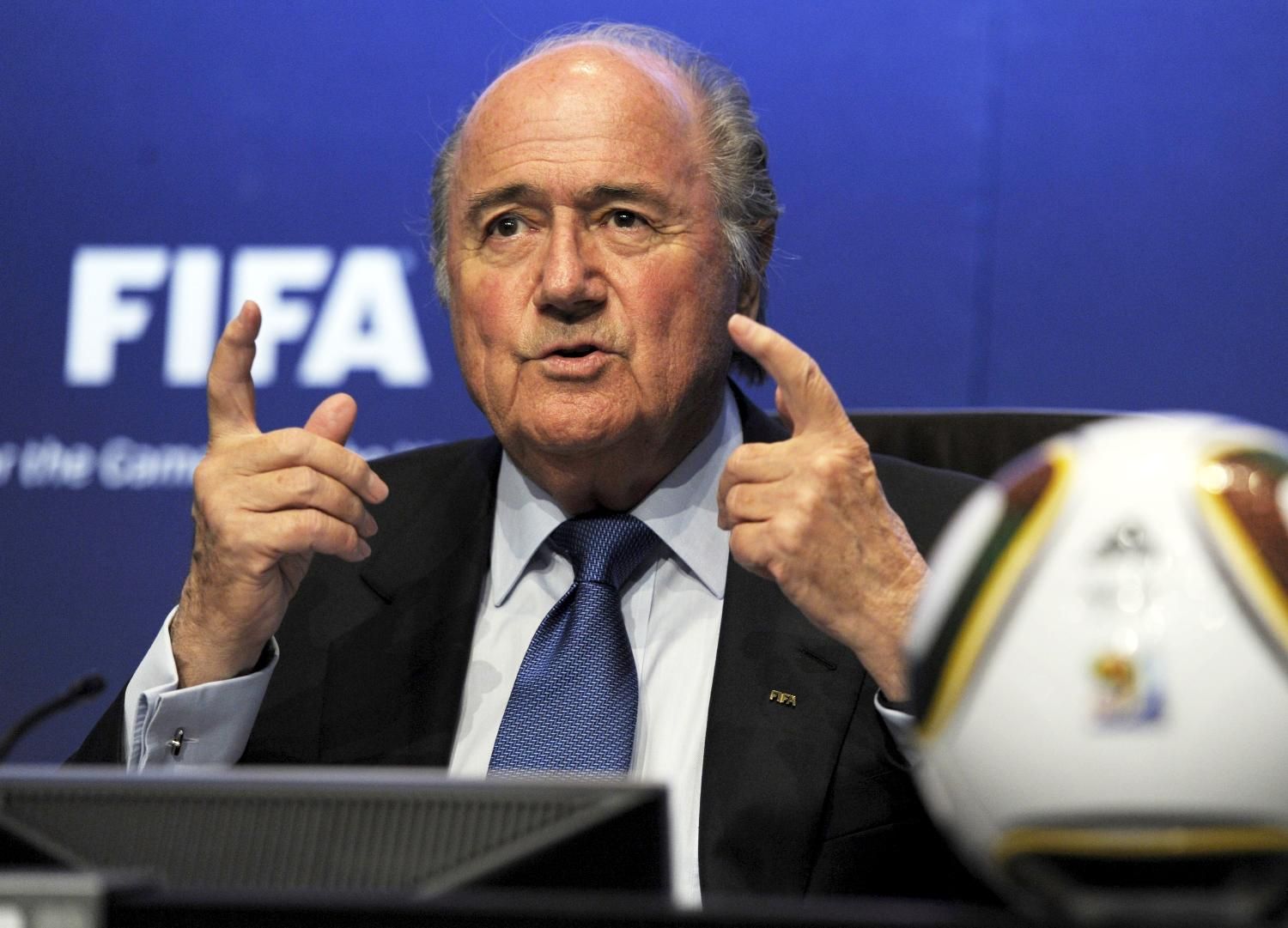 بلاتر يقترح إقامة نهائي كأس العالم 2022 في موعد أقصاه 18 ديسمبر