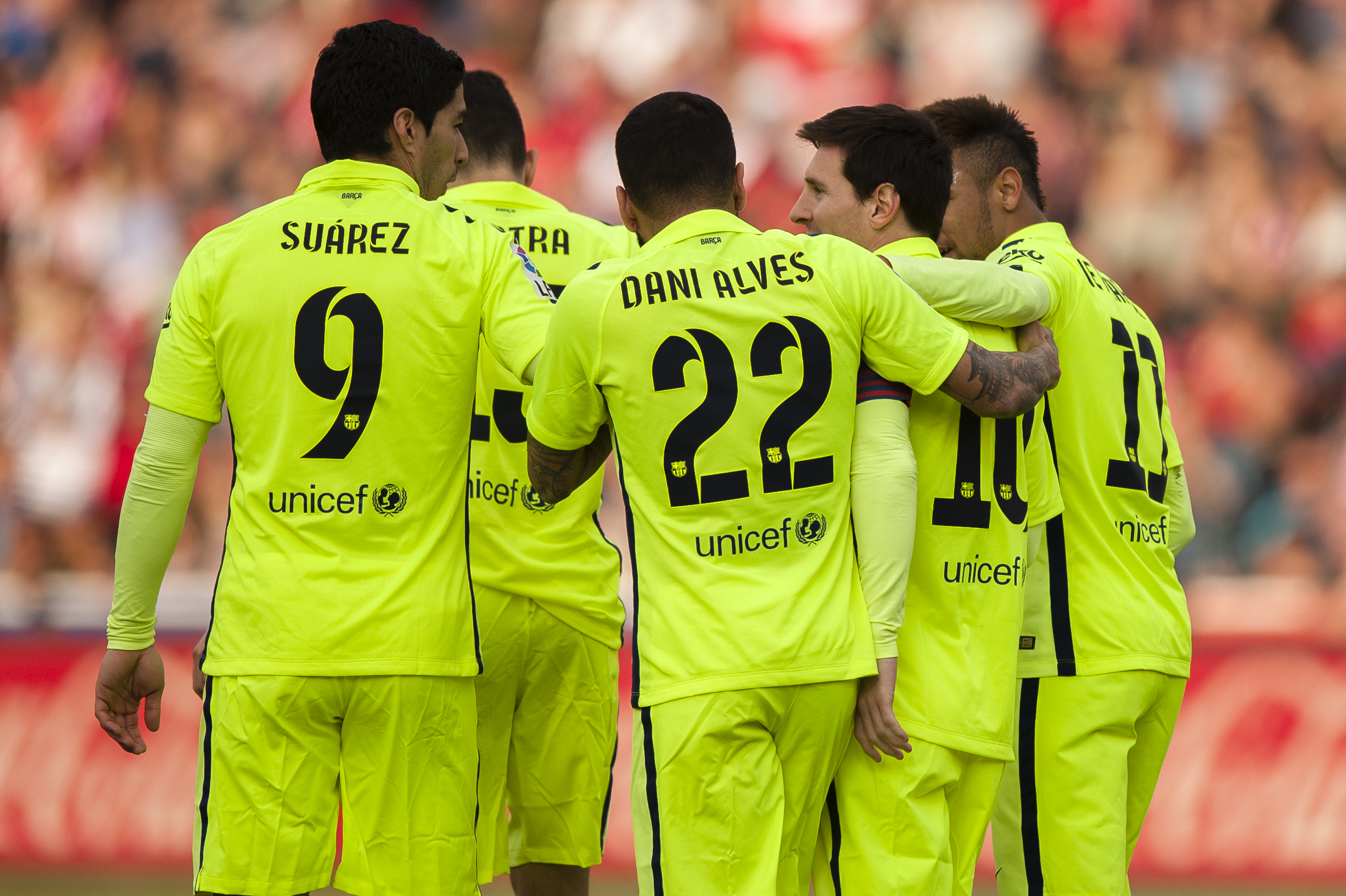 قصة مصورة: برشلونة يستعيد توازنه في الدوري الإسباني بفوزه على غرناطة