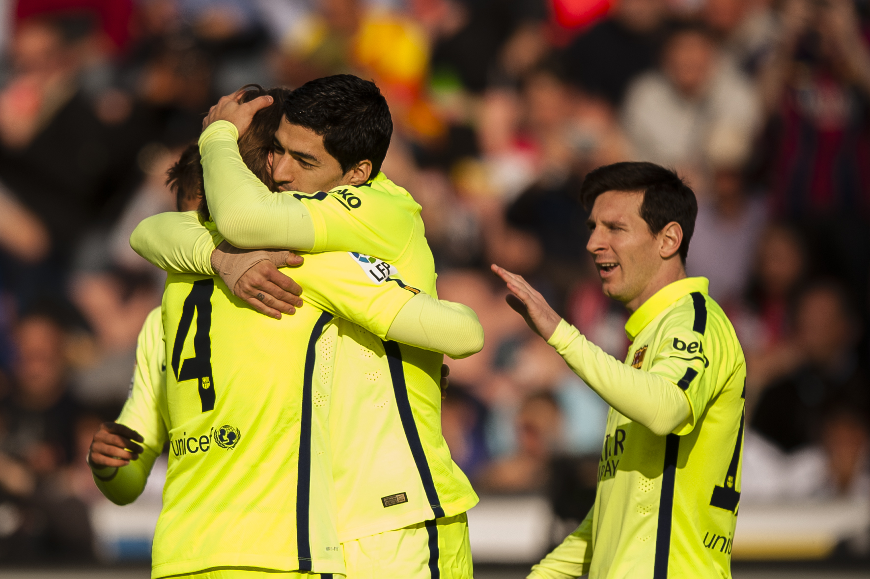 قصة مصورة: برشلونة يستعيد توازنه في الدوري الإسباني بفوزه على غرناطة