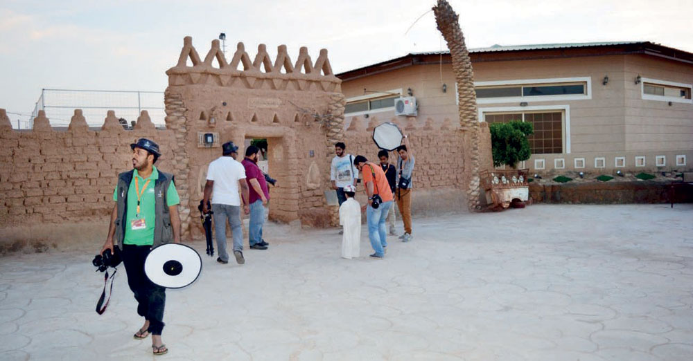 45 مصورا فوتوغرافيا يوثقون معالم
الرس التراثية