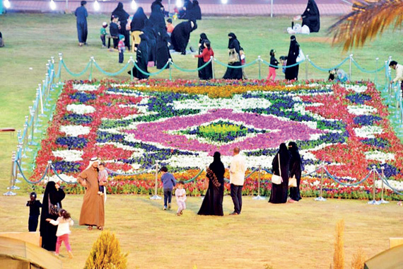 110 آلاف شجرة و45 ألف زهرة في معرض الزهور في حائل