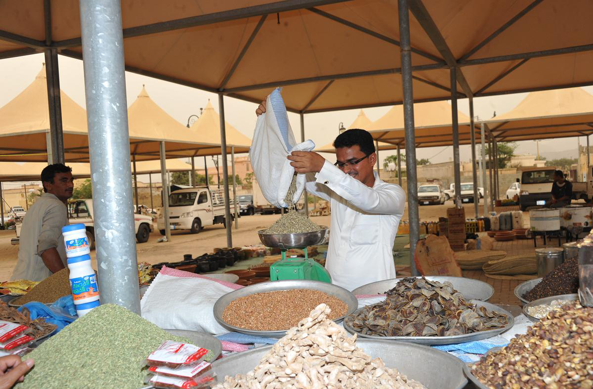 "الخوبة" تنشط بحركة التجارة في جازان