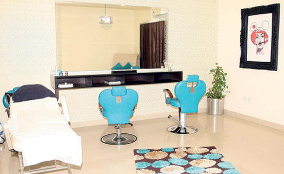 وزارة العمل : تشغيل العمالة المنزلية في المشاغل النسائية مخالفة