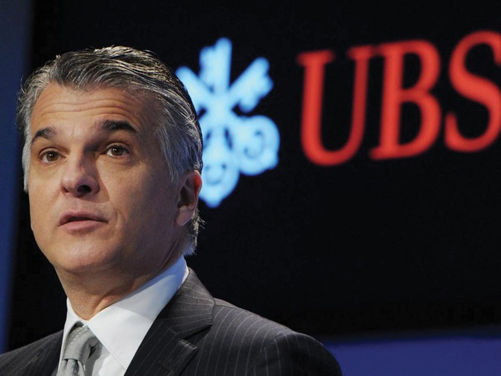 قيصر «يو بي إس» يتفرّغ للأسرة ويستبقي أصولا أقل