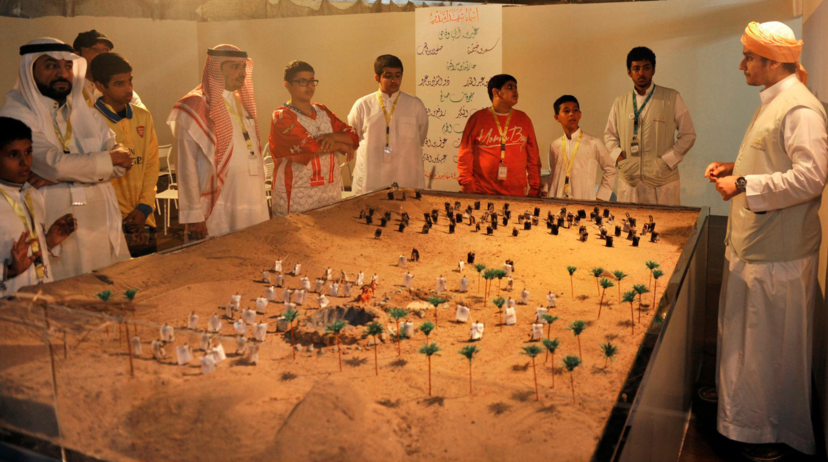 معرض "رحلة النور" يحاكي حياة رسول الله من مولده إلى وفاته