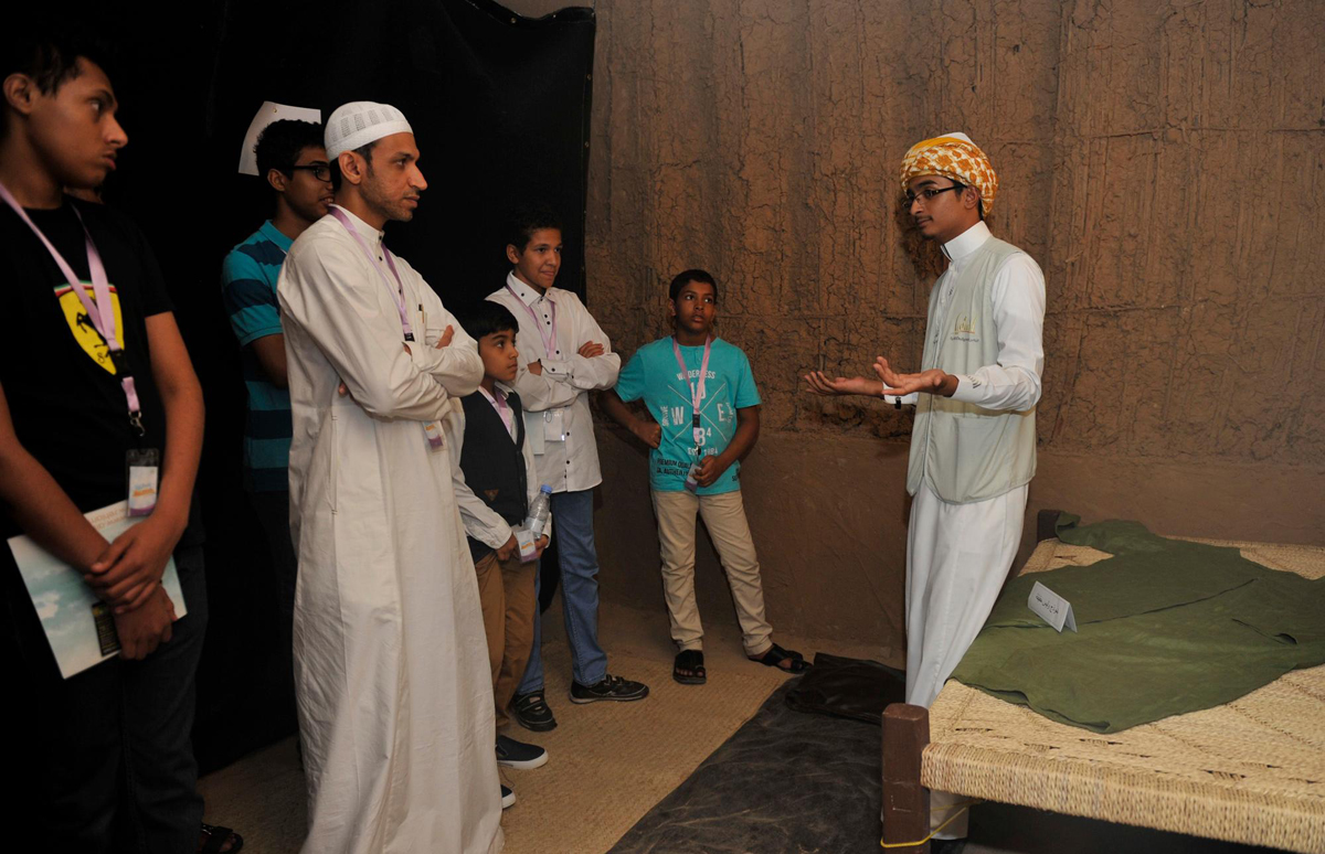 معرض "رحلة النور" يحاكي حياة رسول الله من مولده إلى وفاته