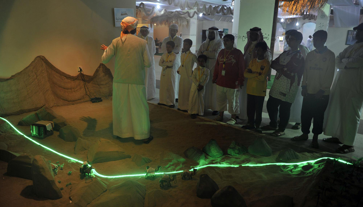 معرض "رحلة النور" يحاكي حياة رسول الله من مولده إلى وفاته