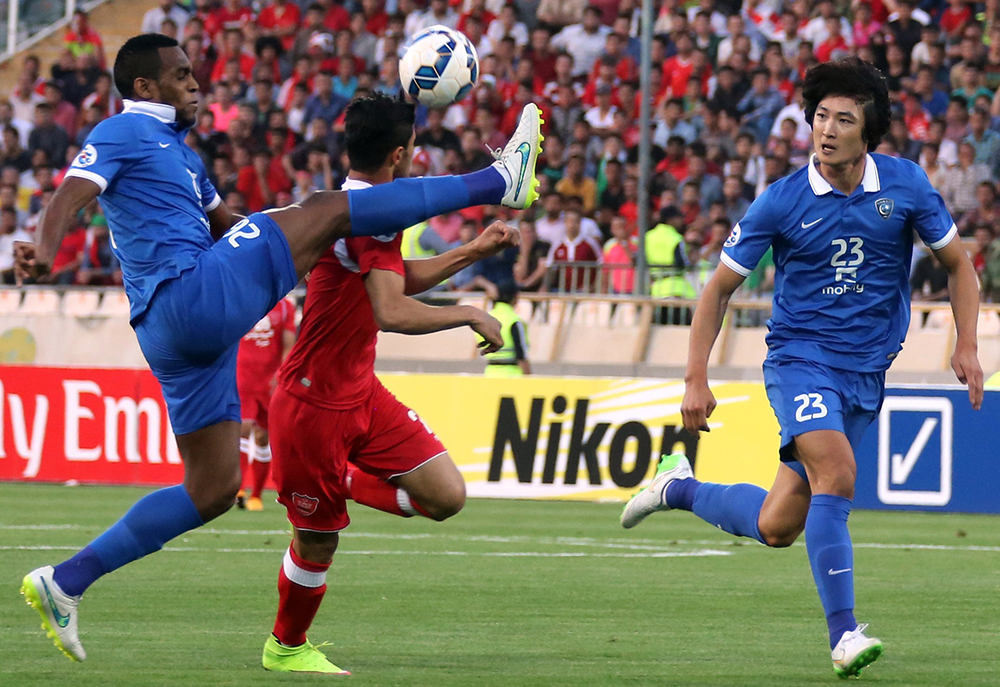 الهلال يخسر موقعة بيروزي بهدف قاتل من ديقاو