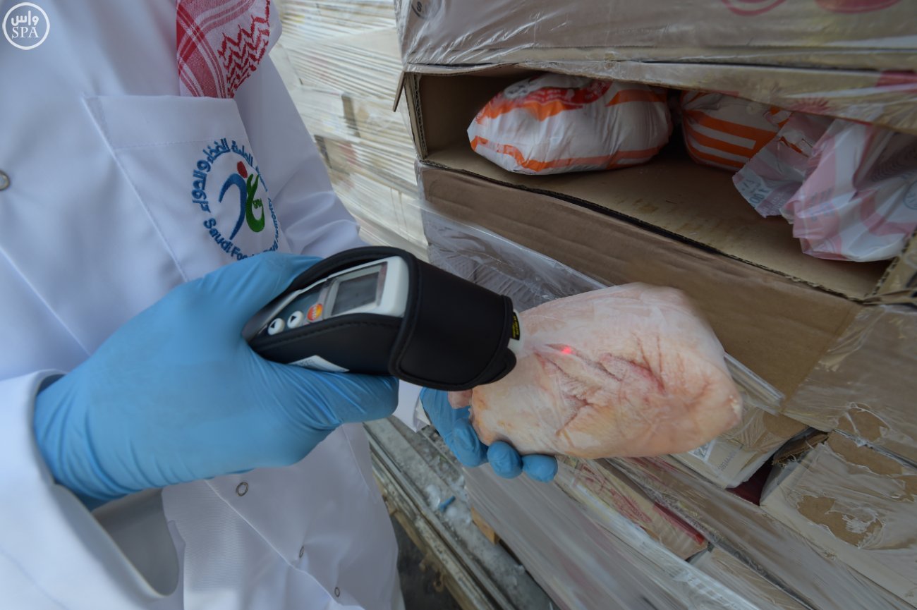 "الغذاء والدواء" تحظر لحوم الدواجن من بوتان و13 ولاية أمريكية