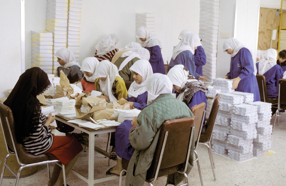 «العمل»: امتناع مكاتب الاستقدام عن استقبال الطلبات مخالفة توقف الترخيص