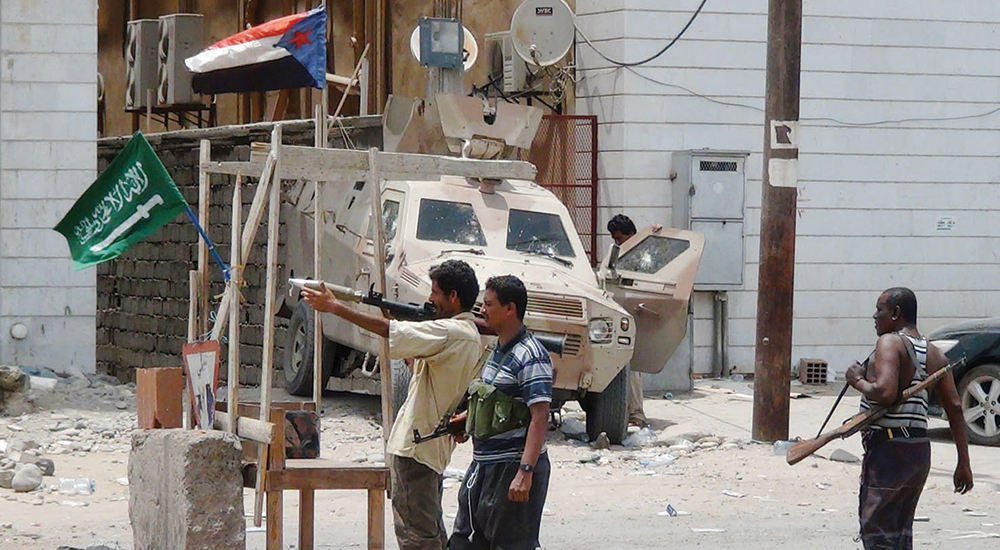 الحوثيون يستهدفون منازل المدنيين بالقصف العشوائي .. والمقاومة تصد هجماتهم في مأرب وتعز