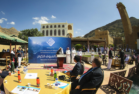 الطائف : انطلاق مهرجان قرية الكر السياحية "عزم وحزم"