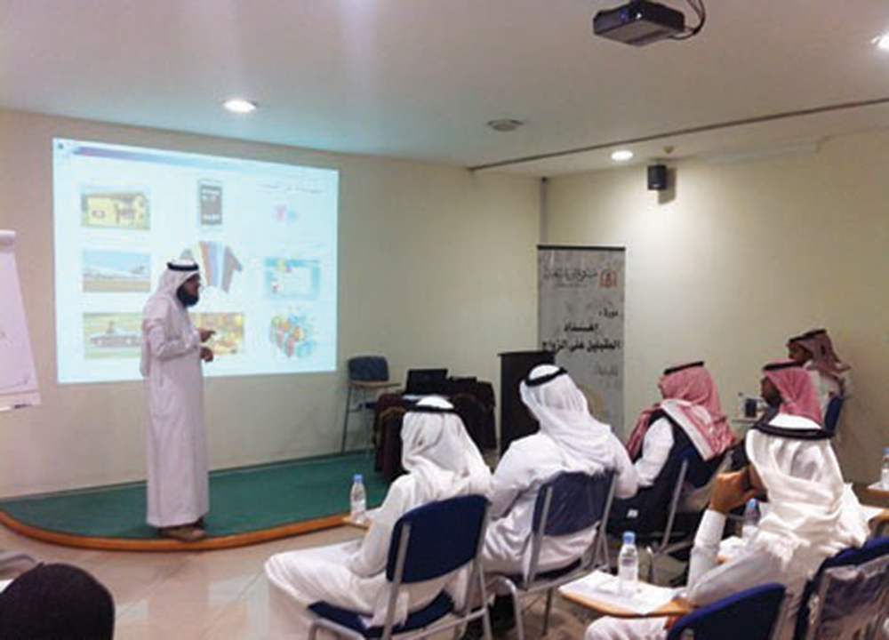 مختصون: دورات المقبلين على الزواج تقليدية.. والشباب يحضرون للحصول على التمويل