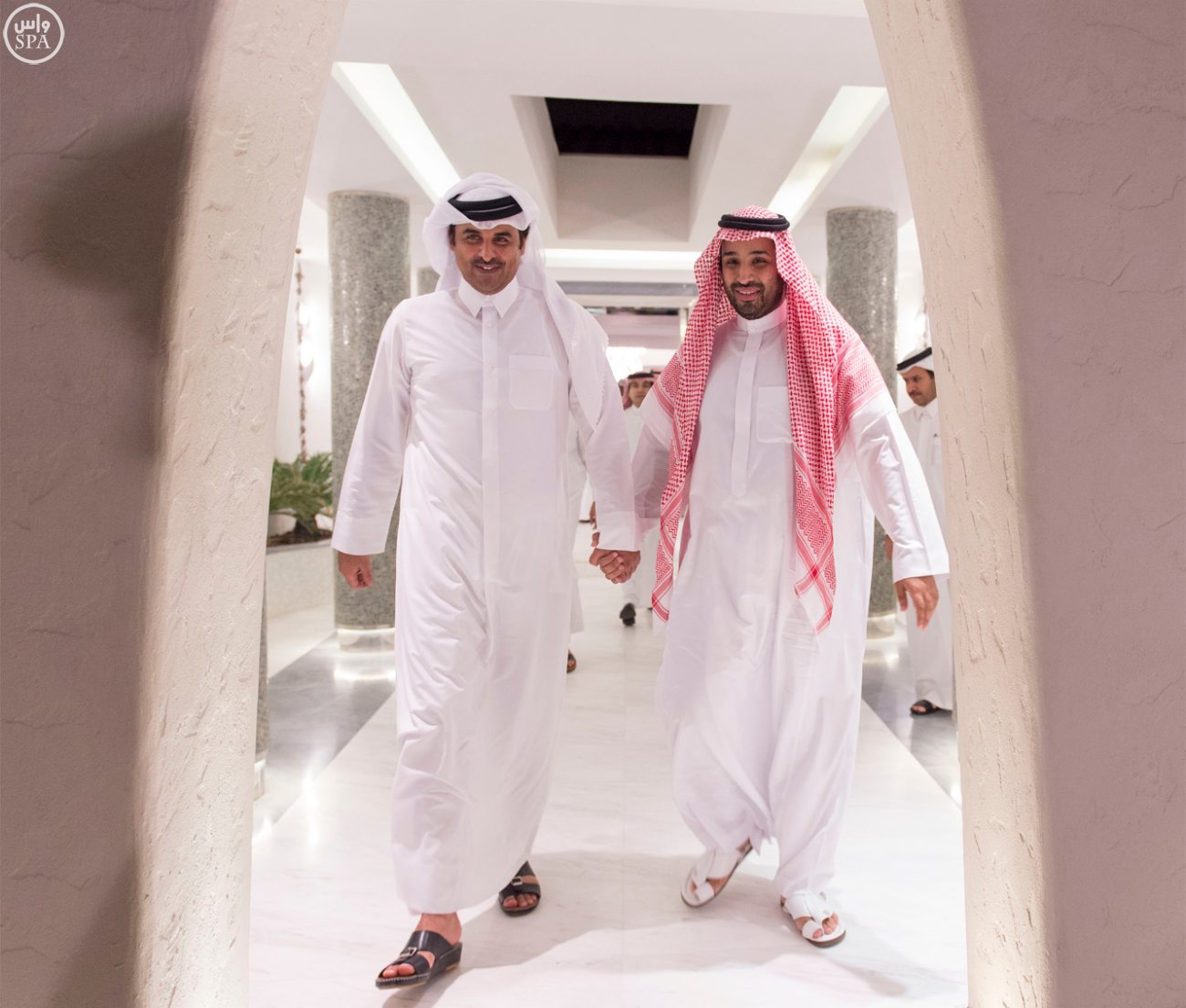 ولي ولي العهد وأمير قطر يبحثان مستجدات الأوضاع في المنطقة والجهود المبذولة تجاهها