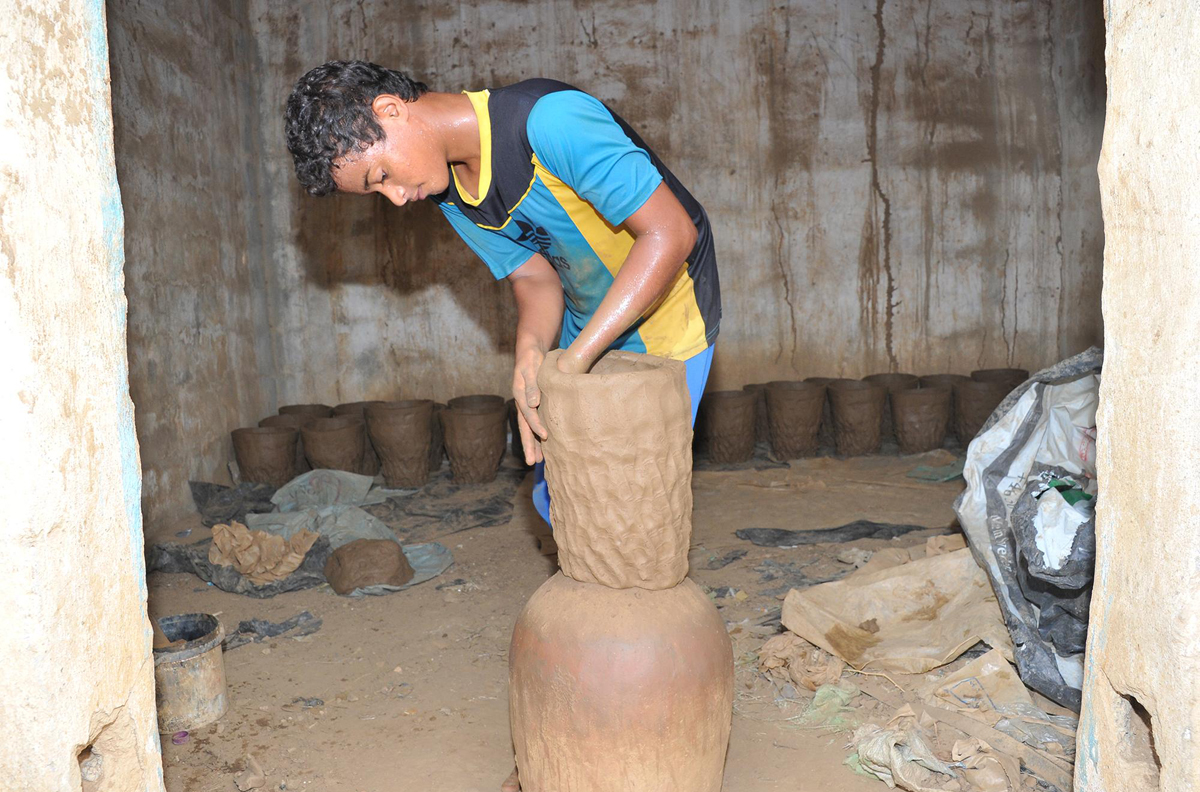 جازان : الأواني الفخارية .. تجارة عريقة تزدهر قبيل رمضان