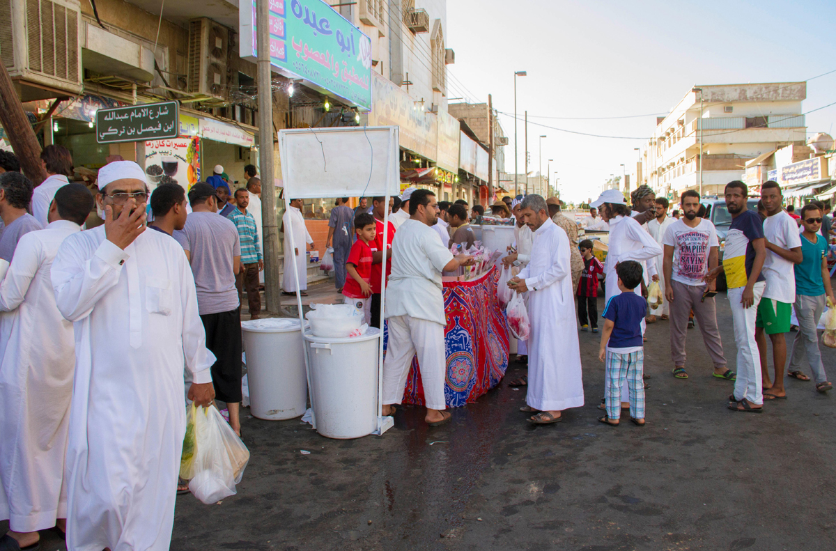 رمضان ينشّط سوق الخالدية في تبوك بعد توقفه 330 يوما