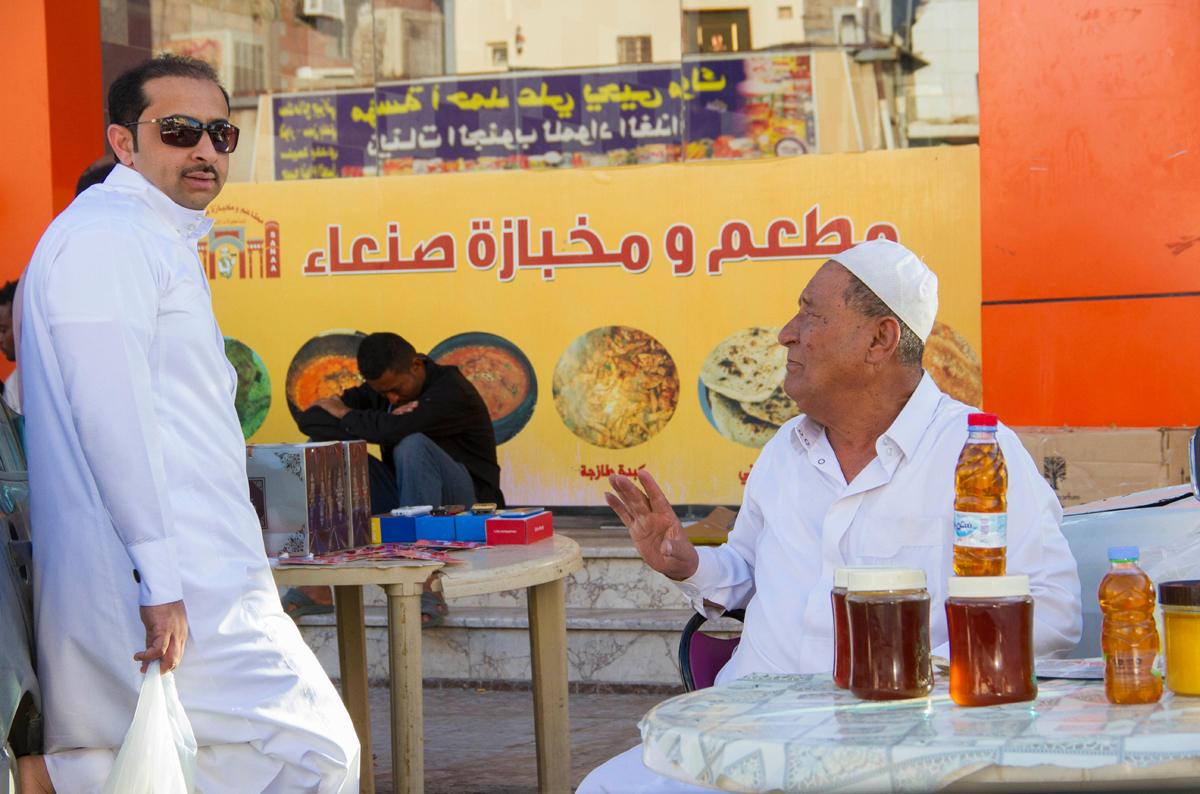 رمضان ينشّط سوق الخالدية في تبوك بعد توقفه 330 يوما