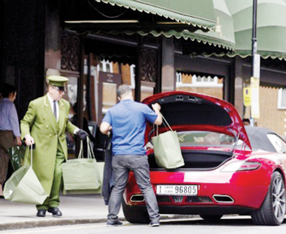 رمضان موسم يجلب أموال الخليجيين إلى أسواق لندن .. والقطريون الأعلى إنفاقا