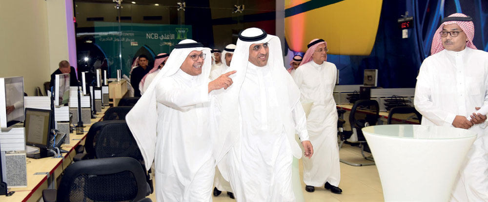 البنك الأهلي يفتتح مركز تمويل تأجيري متكامل في «أوتومول» في جدة
