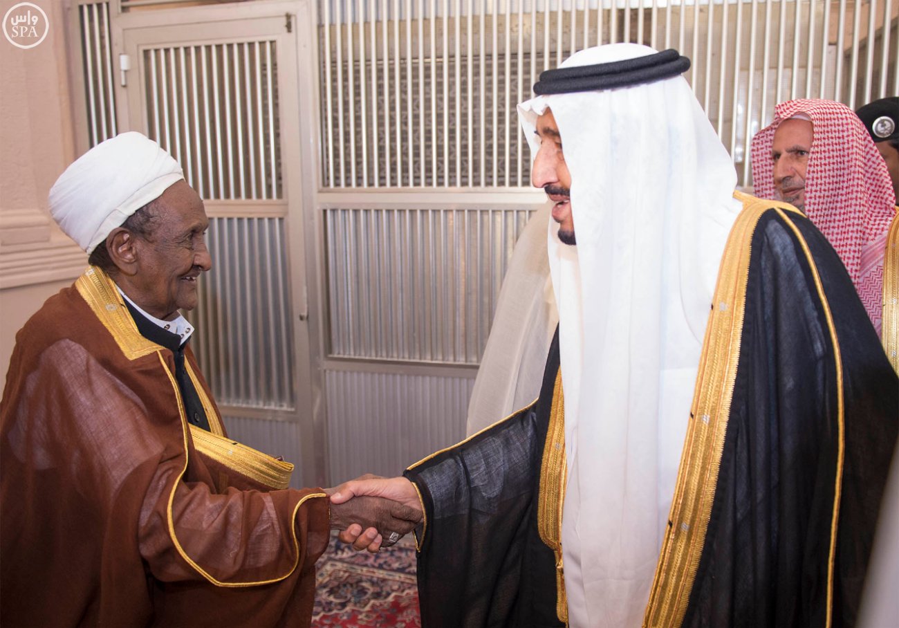 الملك يصل إلى المدينة المنورة ويزور المسجد النبوي