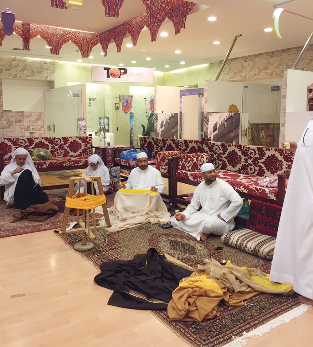 المركز السياحي المتكامل في جدة يواصل أنشطته بنكهة رمضانية وإبداعات حرفية راقية