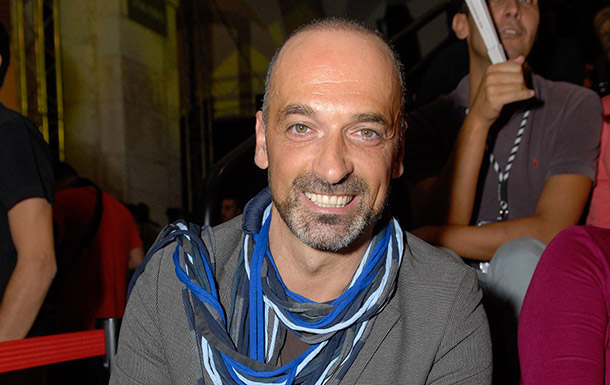 انزال ممثل برتغالي من على متن طائرة للاشتباه بأنه إرهابي