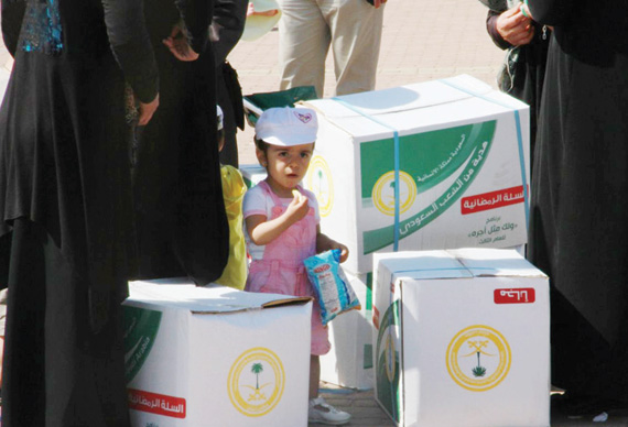 «نصرة الأشقاء» توزع سلال رمضان على 574 أسرة سورية نازحة