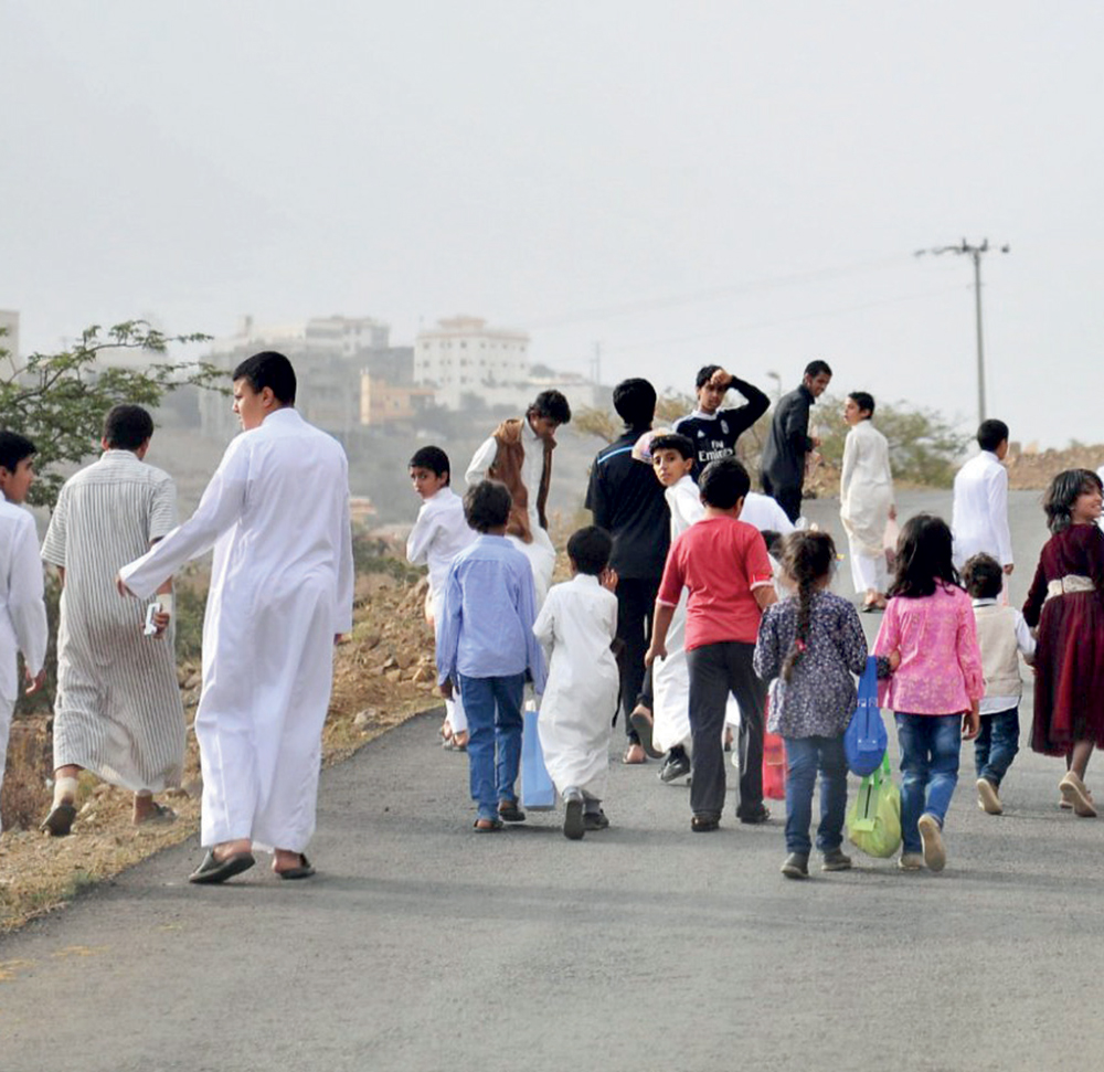 أطفال الباحة يحيون يوم «قريص» إشعارا بقرب عيد الفطر