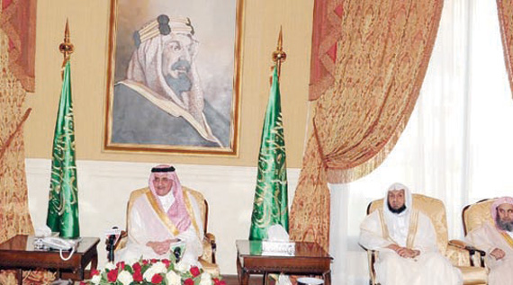 أمراء المناطق يستقبلون المهنئين بعيد الفطر المبارك .. ويرفعون التبريكات لخادم الحرمين