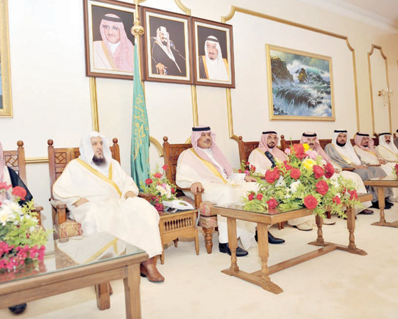 أمراء المناطق يستقبلون المهنئين بعيد الفطر المبارك .. ويرفعون التبريكات لخادم الحرمين