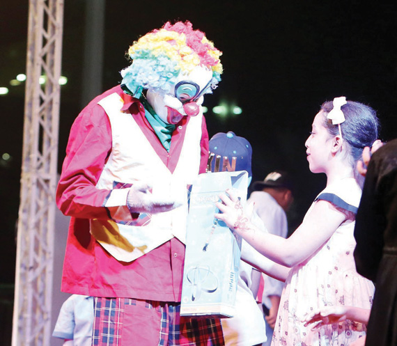 الكبار قبل الصغار .. في إحياء احتفالات العاصمة بالعيد