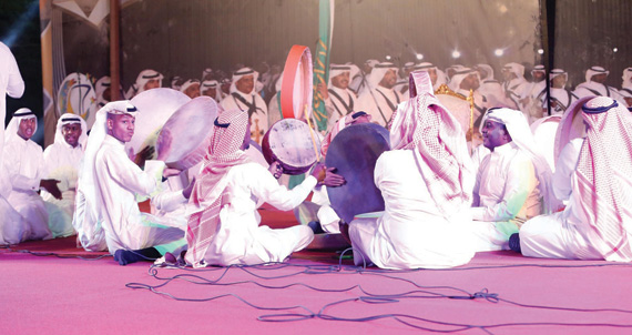 الكبار قبل الصغار .. في إحياء احتفالات العاصمة بالعيد