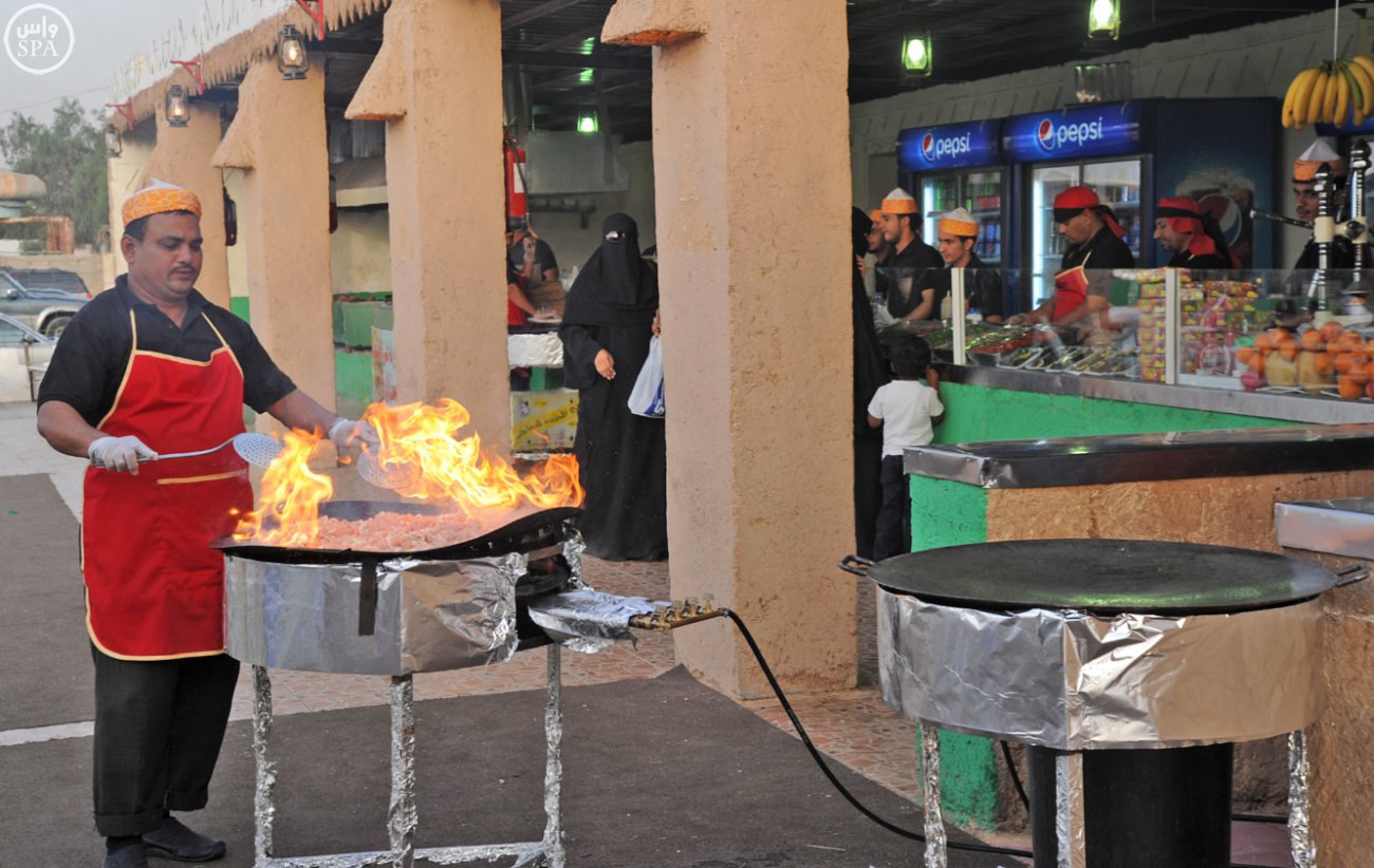 قصة مصورة: الفعاليات والبرامج المتنوعة تجذب المصطافين إلى مهرجان أبها