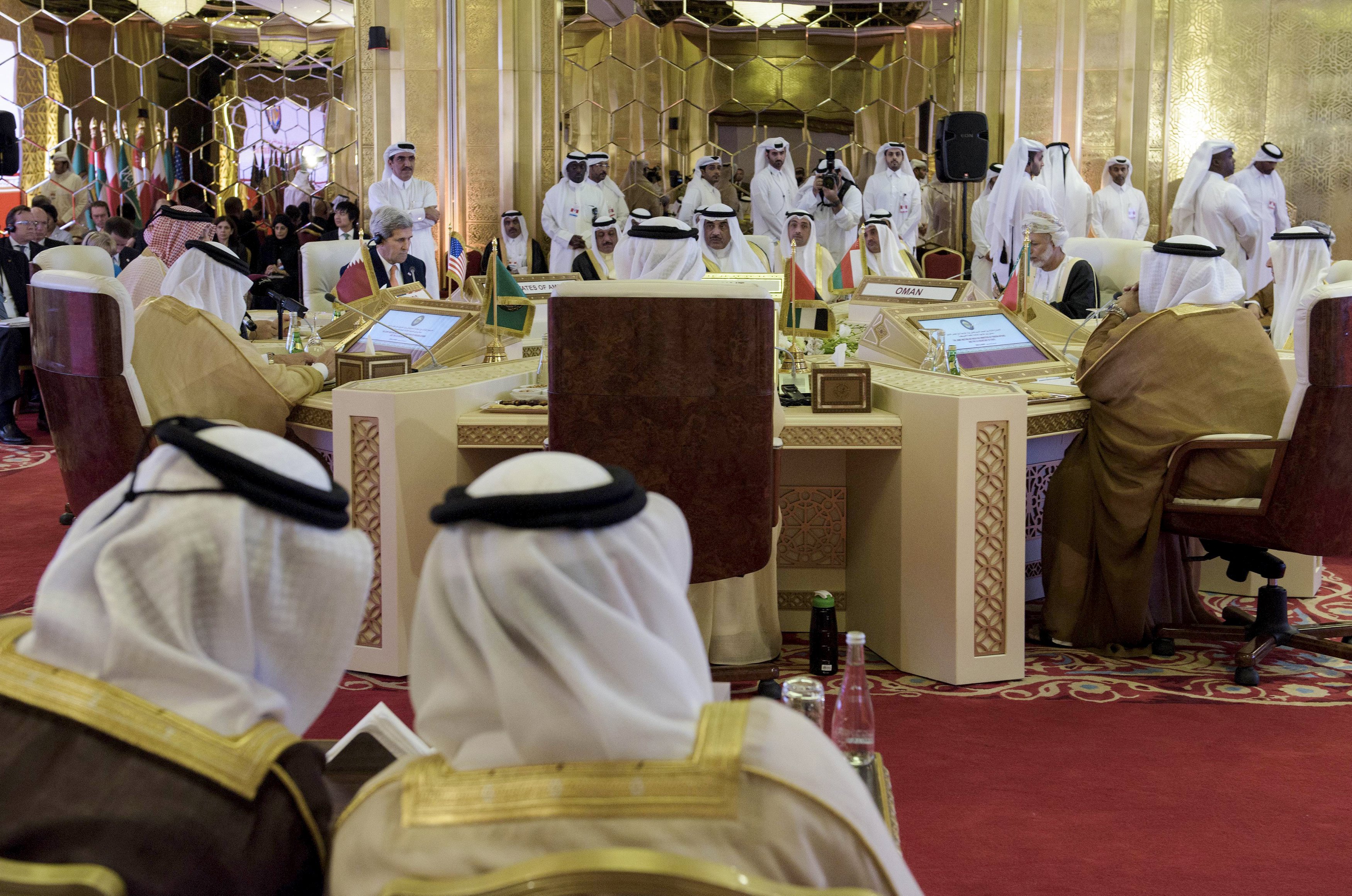 كيري: الكل يعلم أن إيران تدعم حزب الله والحوثيين .. وعلى الأسد الرحيل