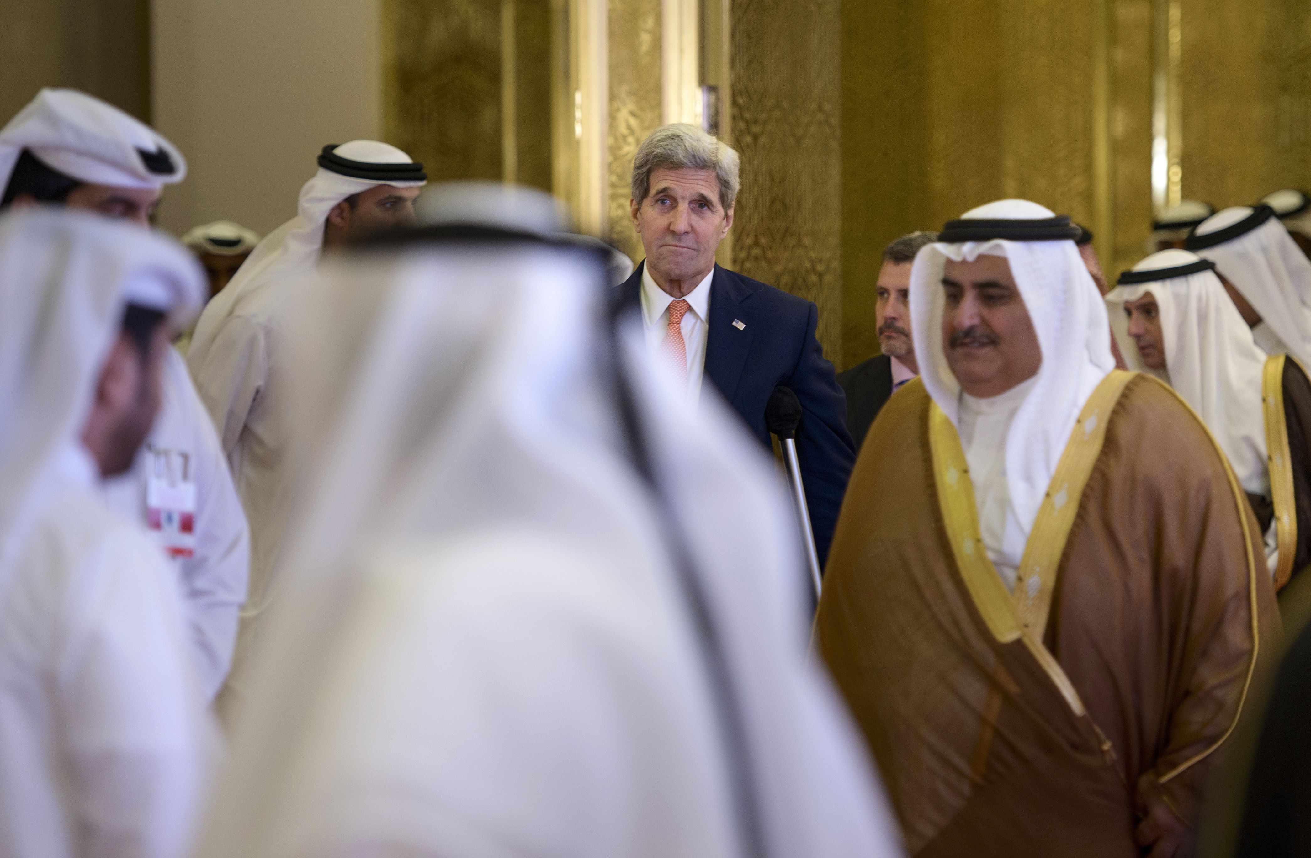 كيري: الكل يعلم أن إيران تدعم حزب الله والحوثيين .. وعلى الأسد الرحيل