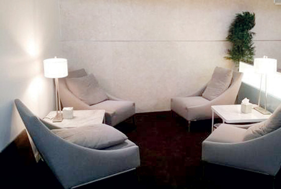 «الخطوط السعودية» تفتتح صالة الفرسان في مطار الأمير محمد بن عبد العزيز