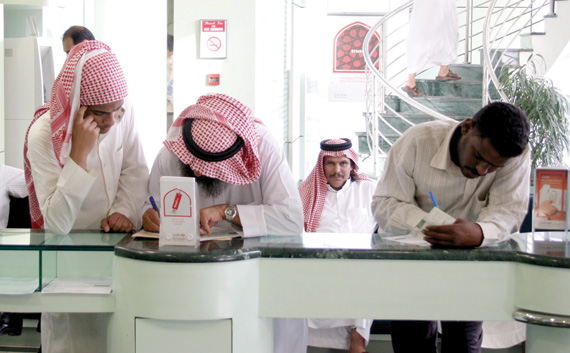 التعهد بعدم حمل الجنسية الأمريكية شرط لتحديث بيانات السعوديين في المصارف