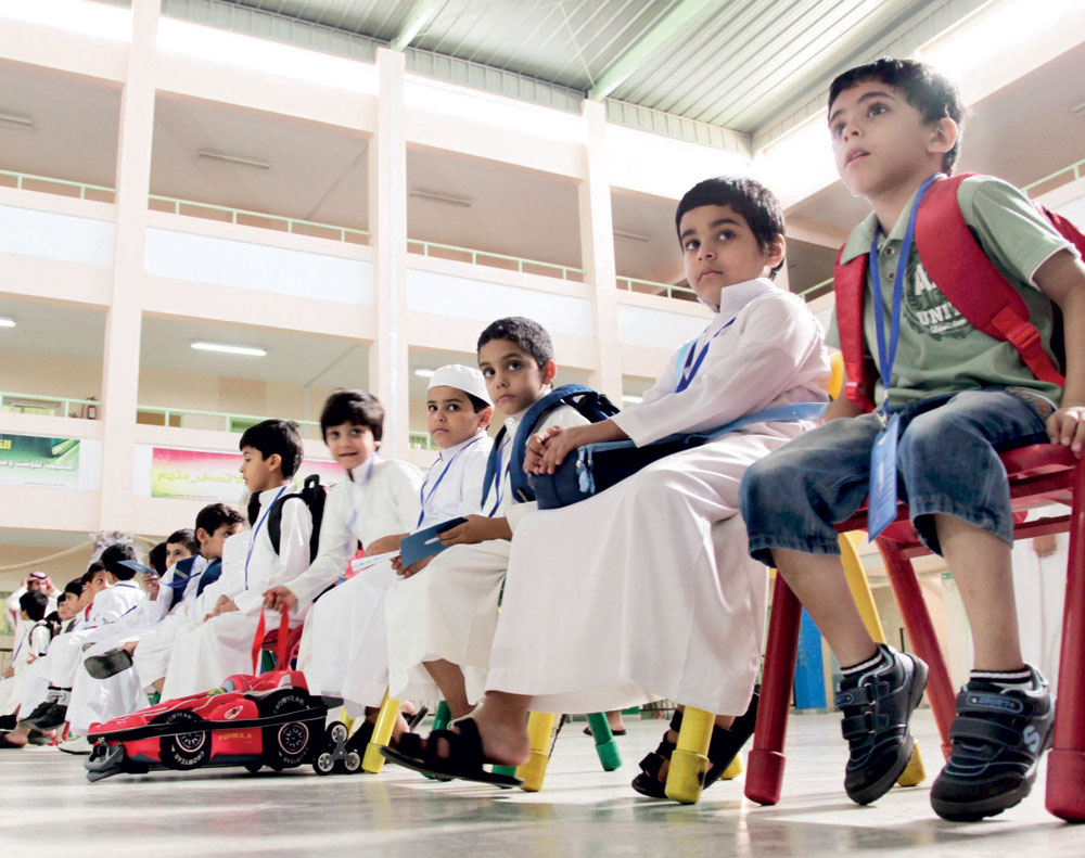 «الأسبوع التمهيدي» .. فرصة لكسر حاجز الخجل وتعويد الطلاب على المدرسة