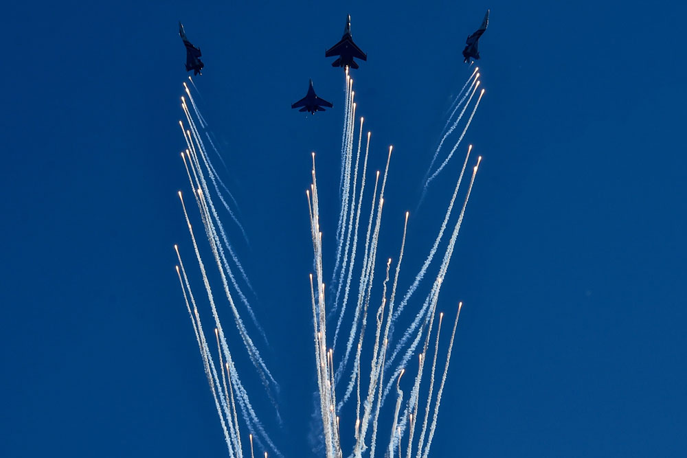 قصة مصورة: افتتاح معرض "ماكس 2015" الدولي للطيران