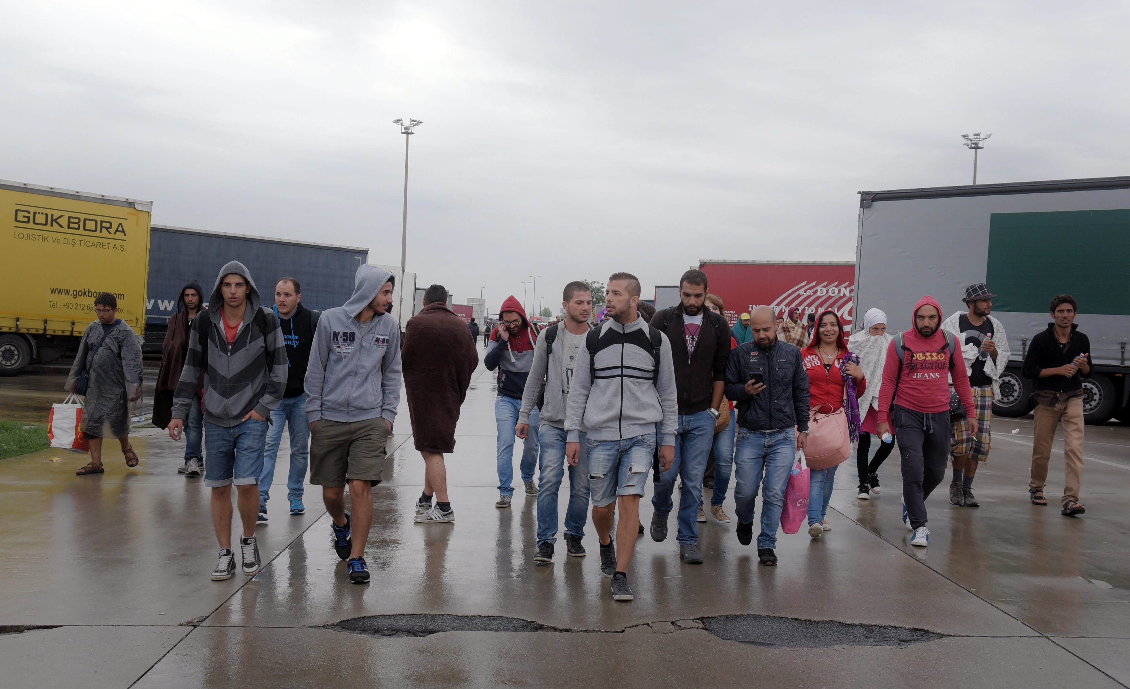 المانيا والنمسا تقبلان استقبال آلاف المهاجرين