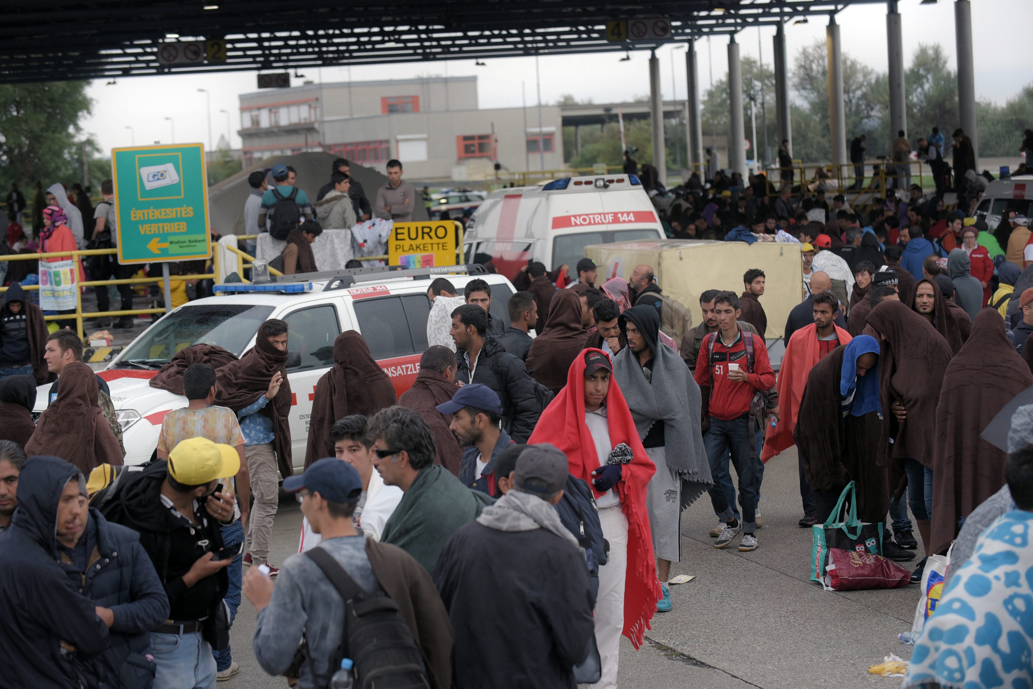 المانيا والنمسا تقبلان استقبال آلاف المهاجرين