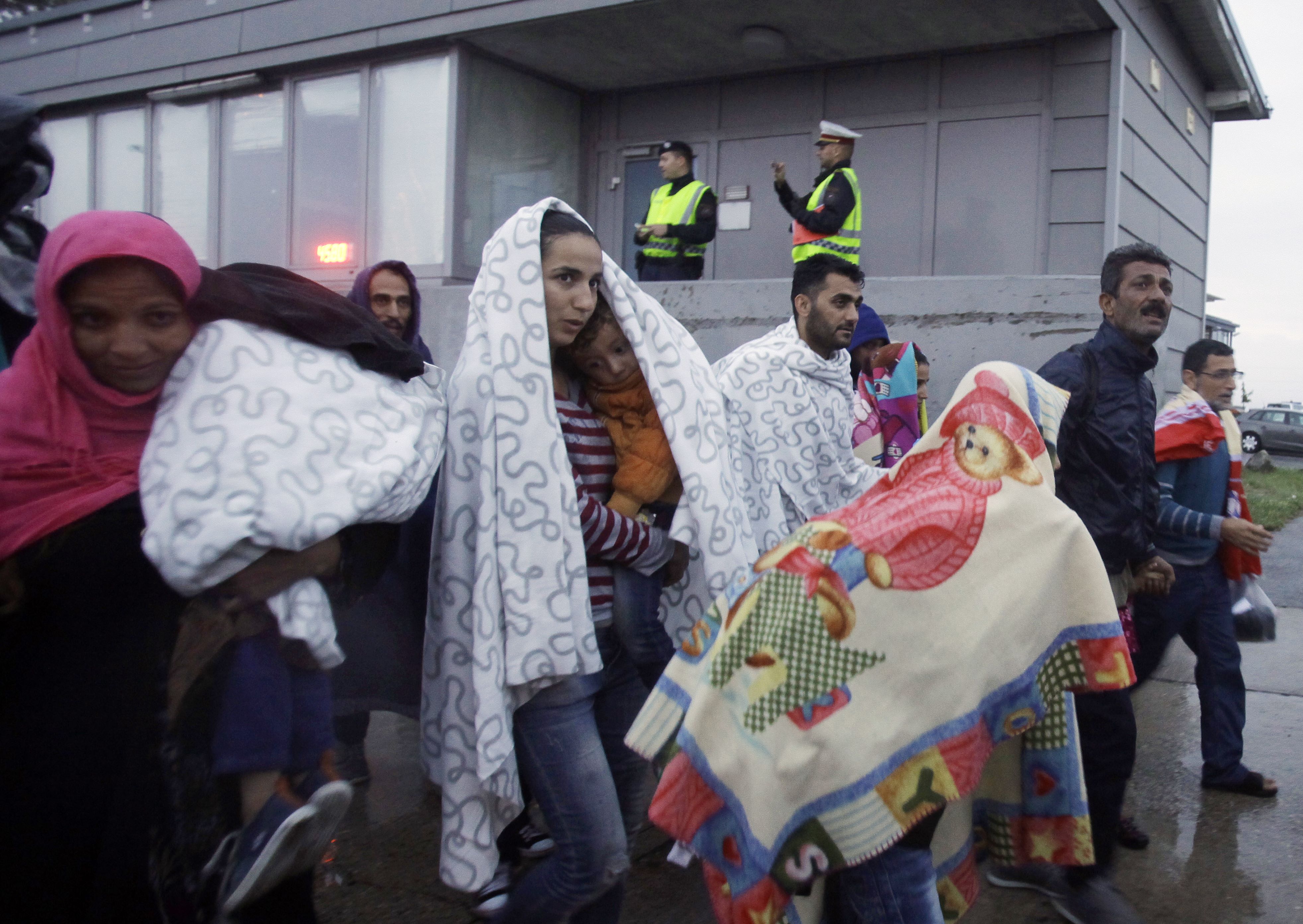 المانيا والنمسا تقبلان استقبال آلاف المهاجرين