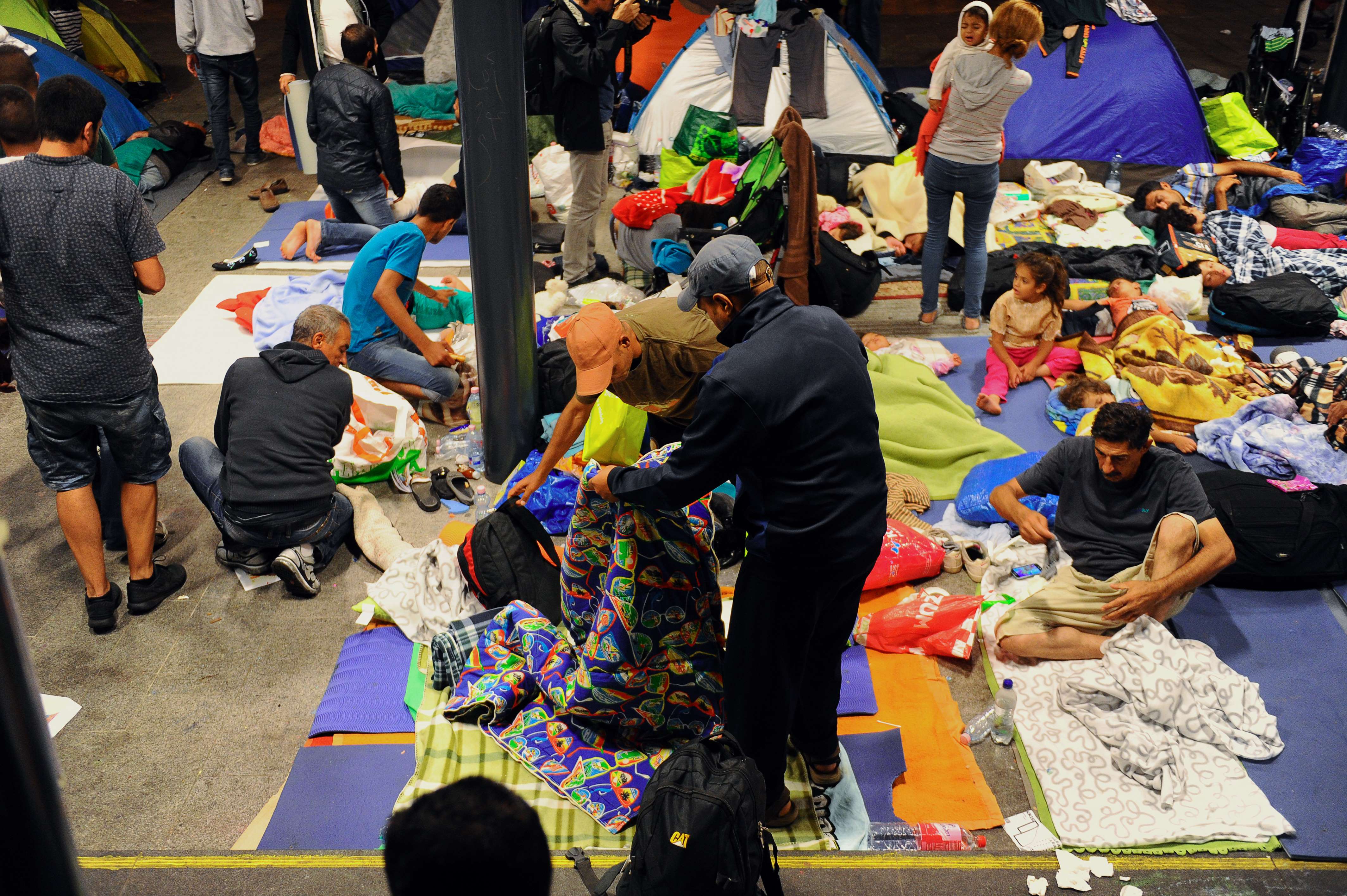 المانيا والنمسا تقبلان استقبال آلاف المهاجرين