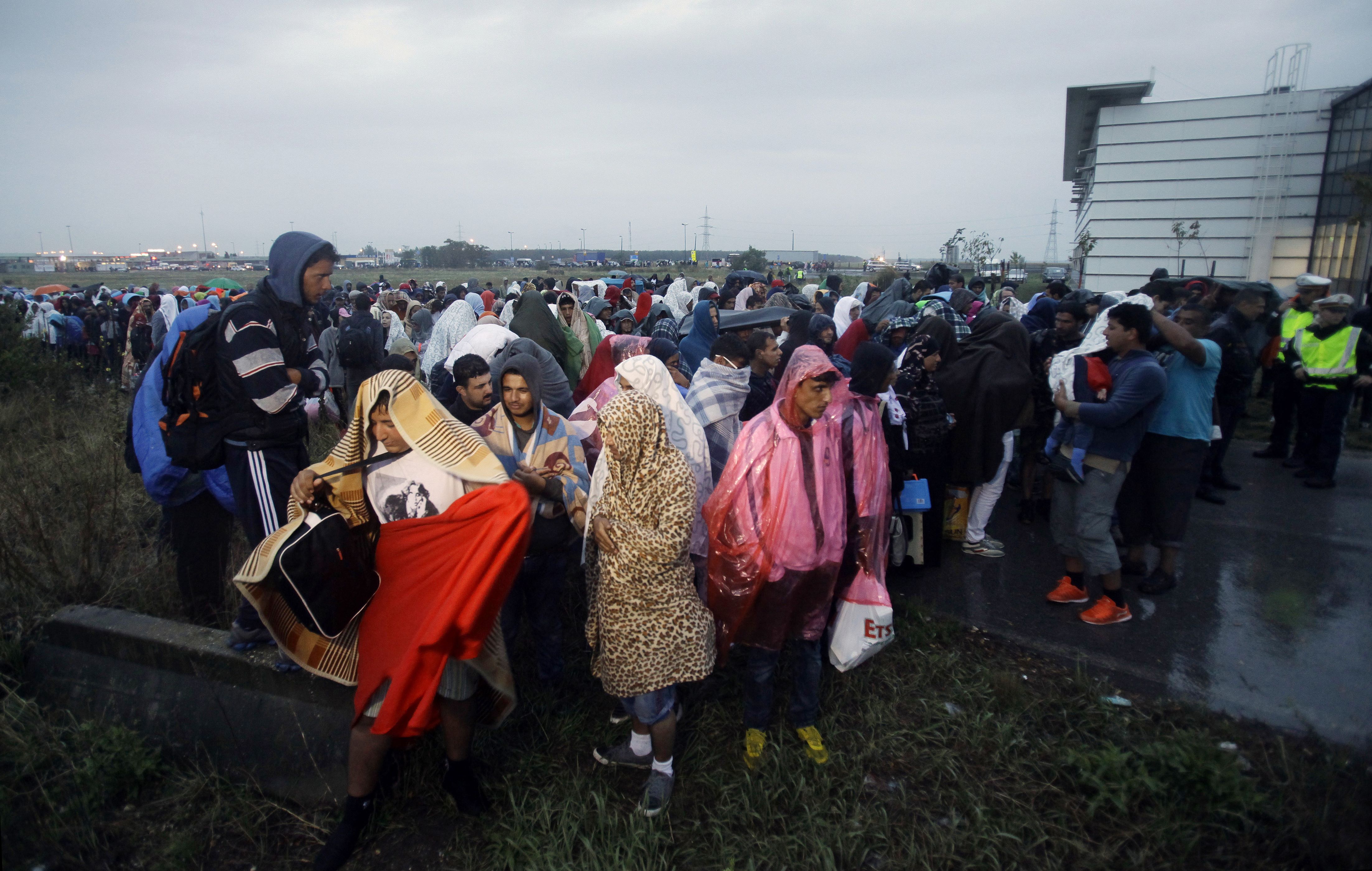 المانيا والنمسا تقبلان استقبال آلاف المهاجرين