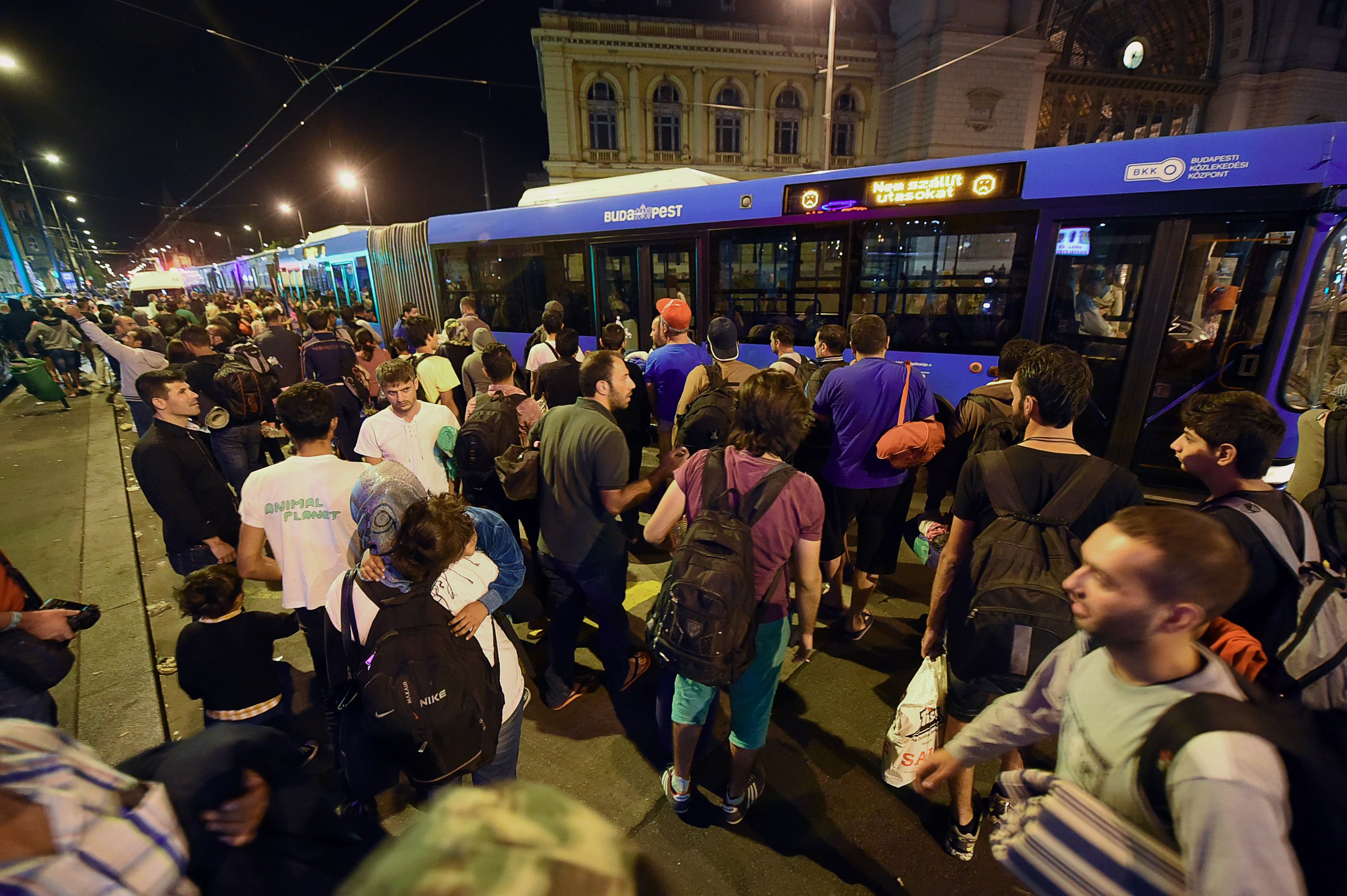 المانيا والنمسا تقبلان استقبال آلاف المهاجرين